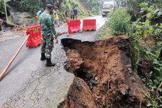 Jalur Penghubung di Trenggalek Longsor, Warga Harus Melintas secara Bergantian