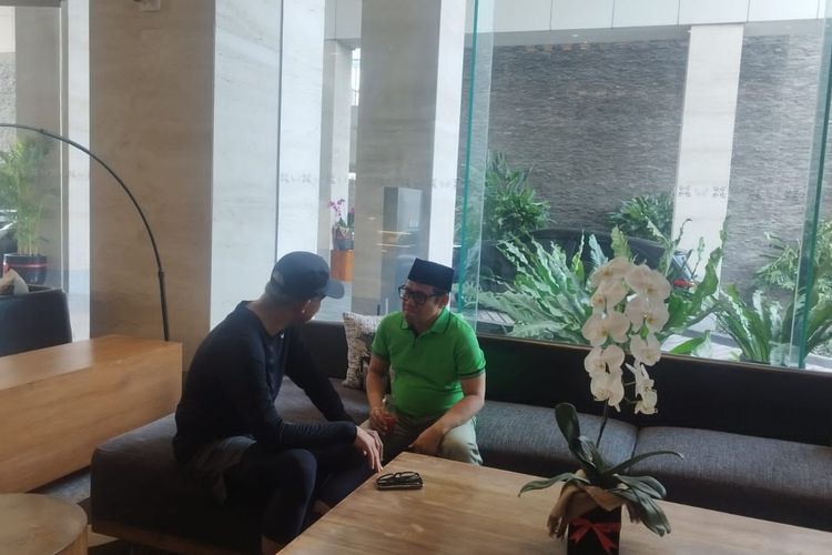 Ketua Umum Partai Kebangkitan Bangsa (PKB) Muhaimin Iskandar bertemu dengan Gubernur Jawa Tengah Ganjar Pranowo di Hotel Alila, Solo, pada Minggu (23/7/2023) pagi. Muhaimin berada di Solo pagi itu untuk bersiap menghadiri acara syukuran hari lahir (harlah) ke-25 PKB, Minggu sore, di Stadion Manahan.