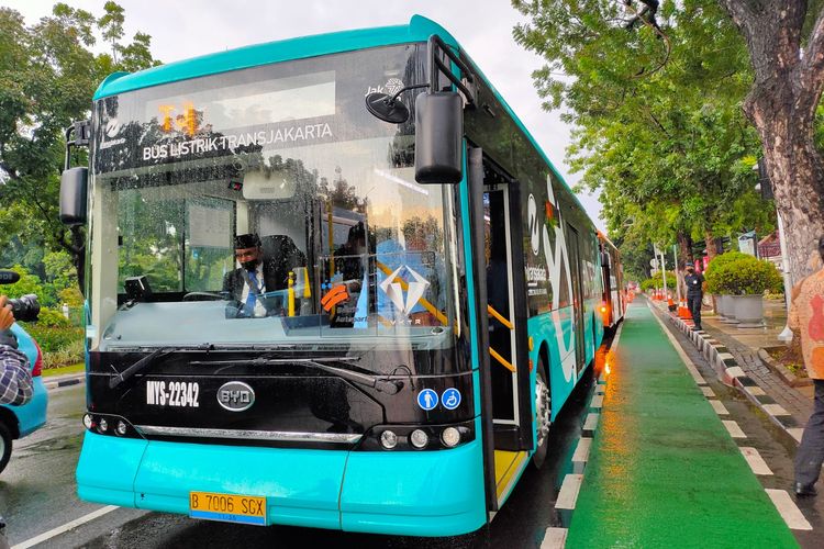 DKI Siapkan 100 Unit Bus Listrik Transjakarta Sampai Akhir 2022