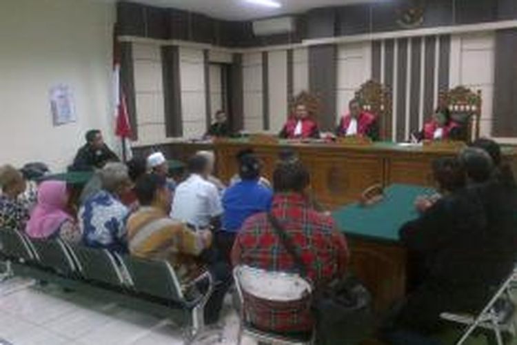 14 mantan anggota DPRD Kota Semarang periode 1999-2004 dituntut pidana 2-4 tahun dalam sidang di Pengadilan Tipikor Semarang, Selasa (27/1/2015) petang.