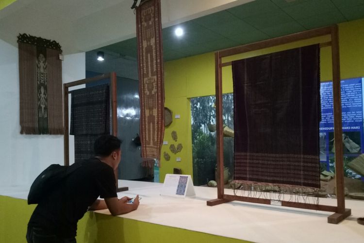 Ragam tenun Indonesia di Museum Nasional Sejarah Alam Indonesia (Munasein)