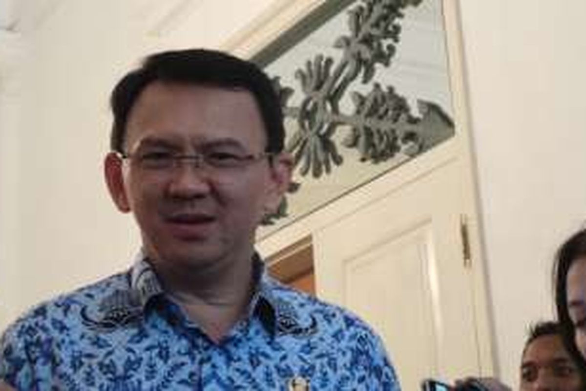 Gubernur DKI Jakarta Basuki Tjahaja Purnama atau Ahok saat wawancara bersama wartawan, di Balai Kota DKI Jakarta, Senin (3/10/2016).