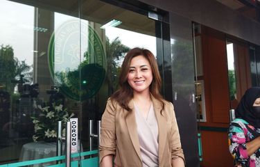 Dhena Devanka Dapat Hak Asuh Anak, Jonathan Frizzy Wajib Nafkahi ...