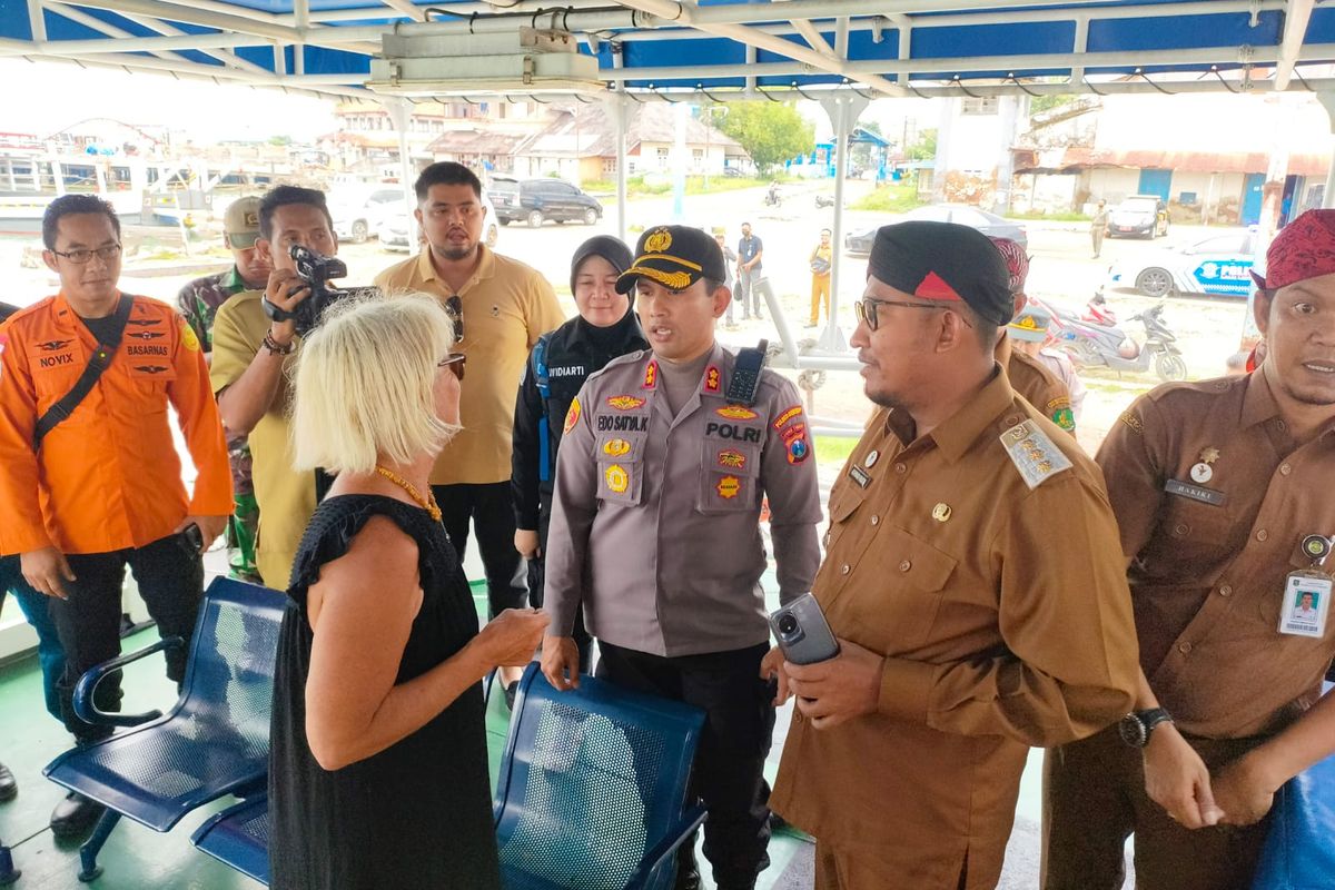 Hana Maria WN Finlandia yang terdampar di Sumenep saat bertemu Bupati Sumenep Achmad Fauzi. 