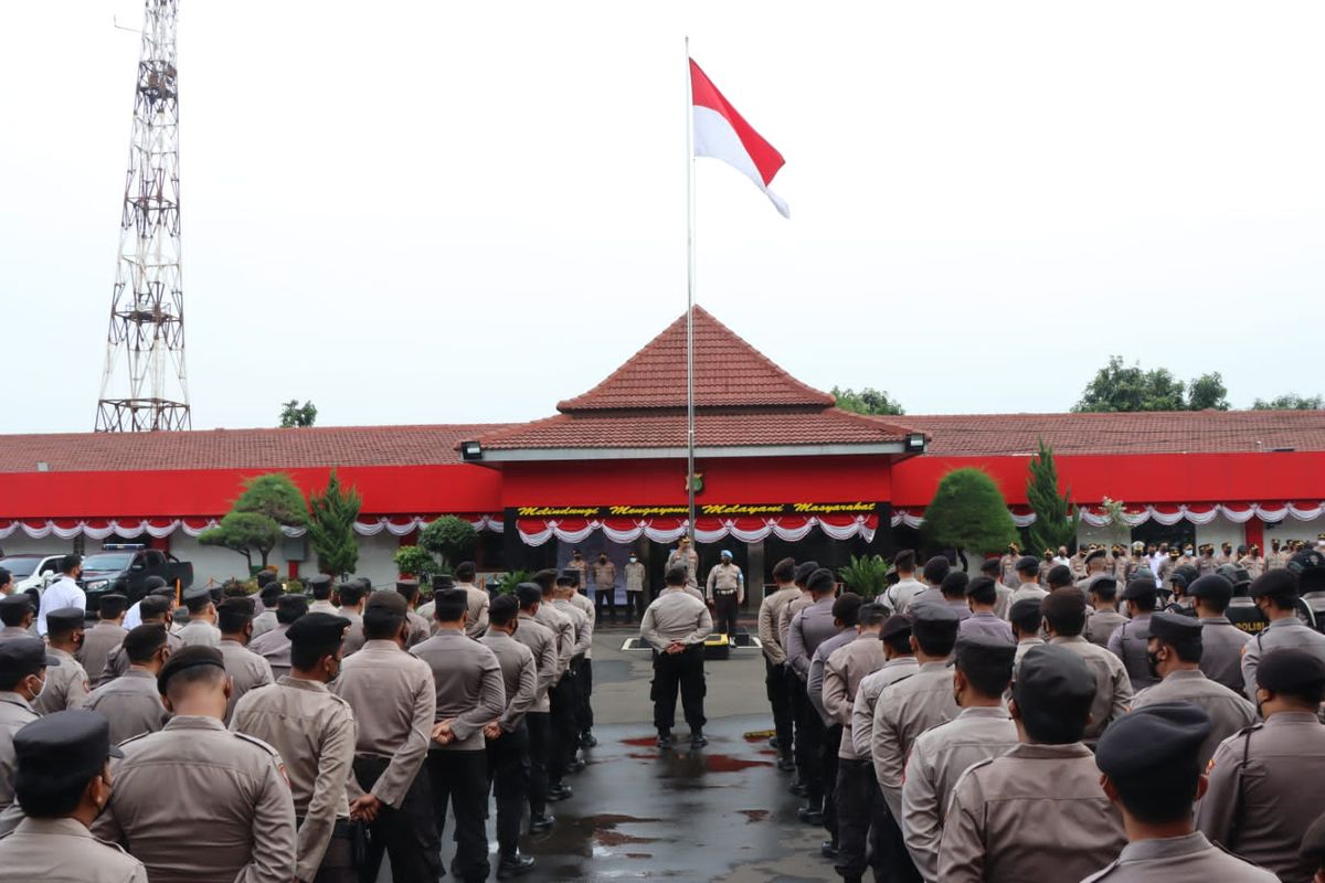 Polres Metro Tangerang Kota telah mempersiapkan 600 personilnya untuk mengawal aksi demo tolak BBM hari ini, Selasa (6/9/2022).