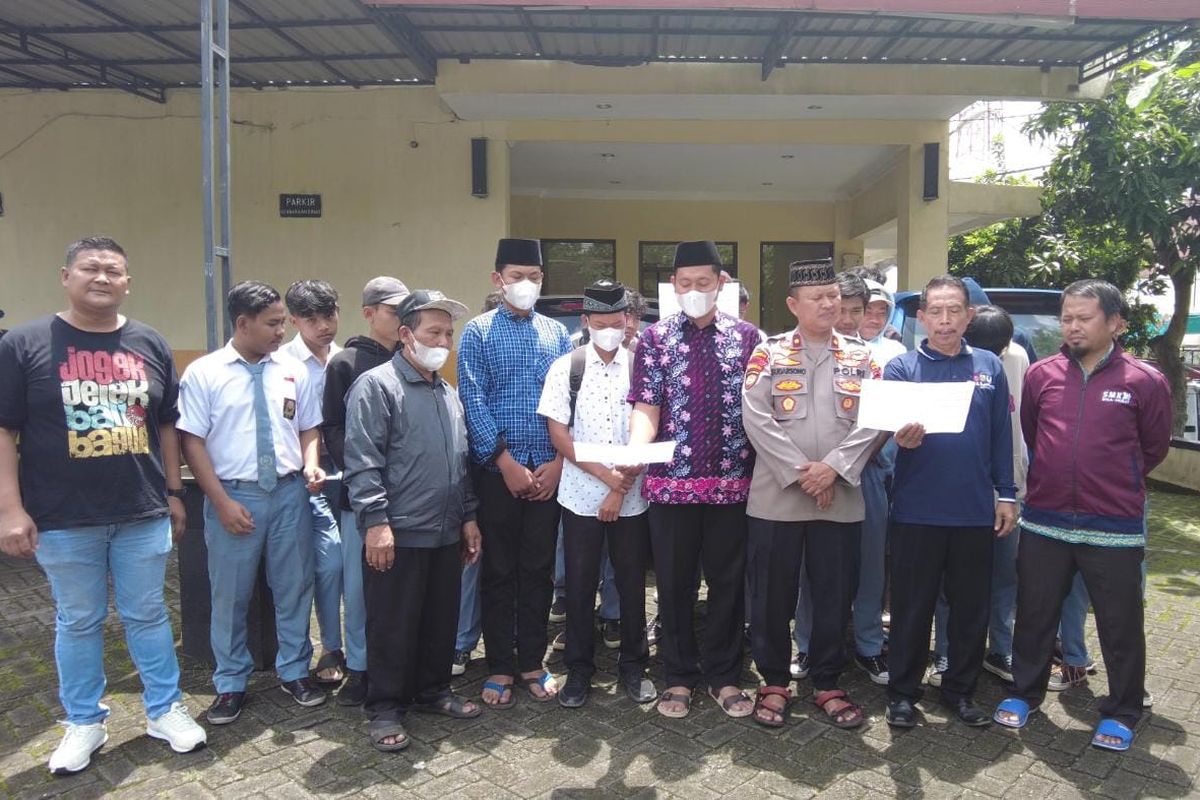 Deklarasi damai para pelajar yang terlibat pengeroyokan di Polsek Rogojampi 