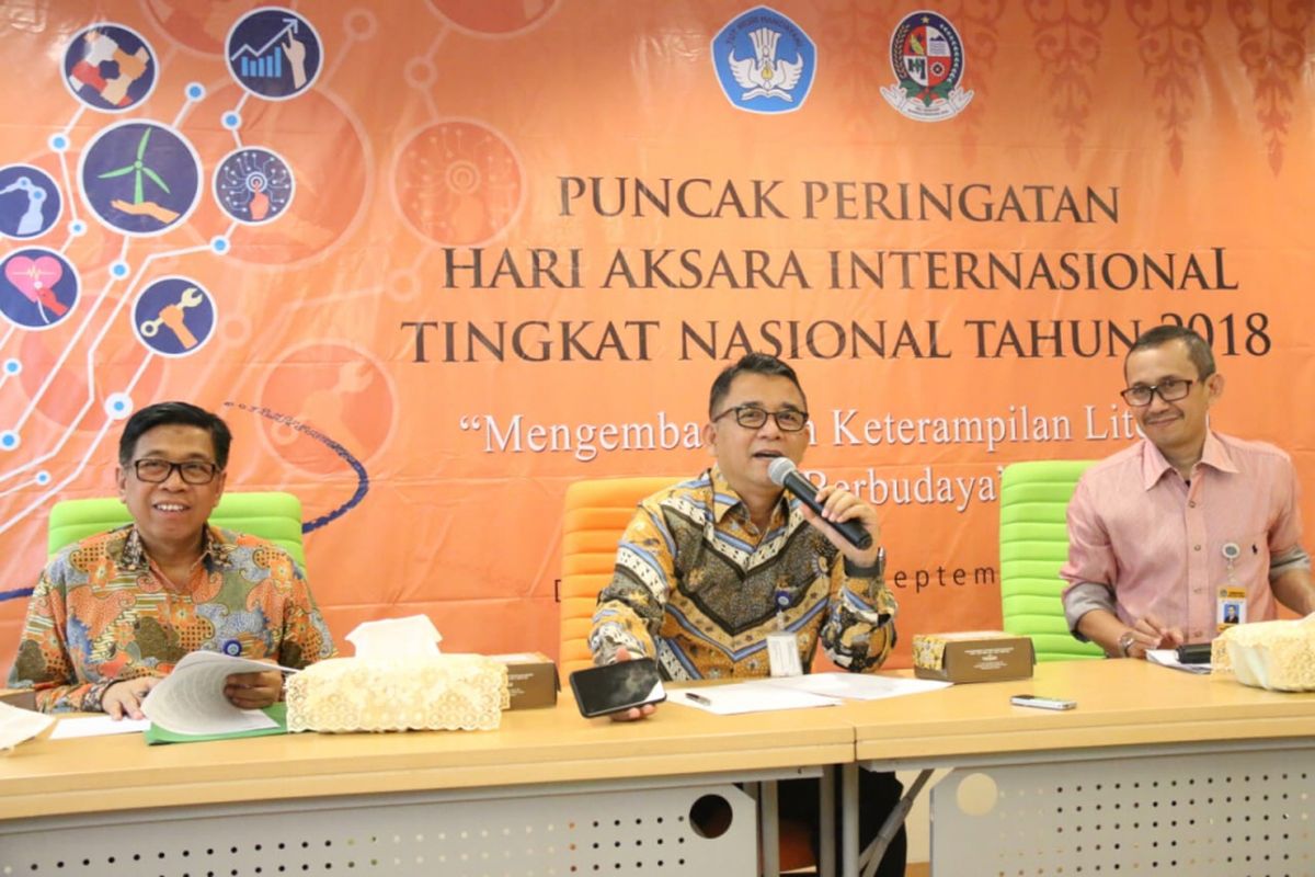 Kemendikbud melakukan jumpa pers (4/9/2018) dalam jelang peringatan Hari Aksara Internasional yang digagas UNESCO tanggal 8 September 2018.