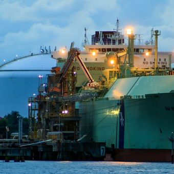 PT Perusahaan Gas Negara Tbk (PGN) melalui cucu usaha PT Perta Arun Gas (PAG), menjalankan proyek revitalisasi tangki liquefied natural gas (LNG) Arun F-6004 di Aceh.