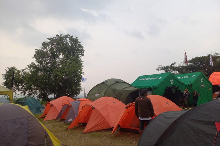 Suasana Posko Mudik Gombel di Kota Semarang, ada tenda penginapan dengan fasilitas lengkap dan gratis, Selasa (18/4/2023).