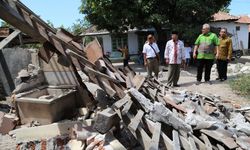 Menaker Minta Penyaluran Bantuan Gempa Sampai ke Pelosok Lombok