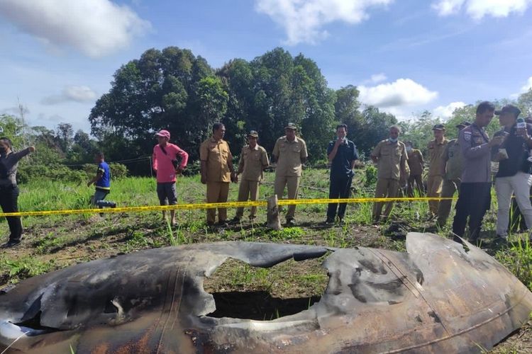 Salah satu sampah antariksa ditemukan di Sanggau, Kalimantan Barat.