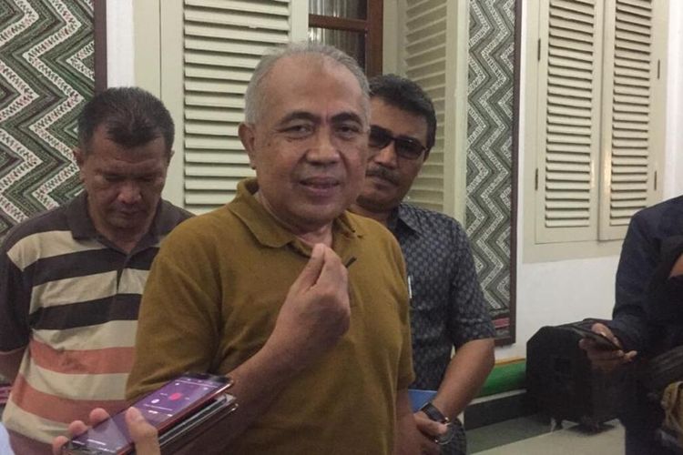 Direktur RSUD Pamekasan, Dr. Farid Anwar saat menjelaskan kronologi meninggalnya satu pasien dengan status pasien dalam pengawasan.