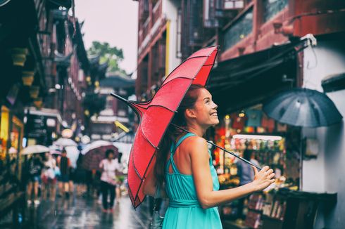7 Benda yang Harus Dibawa Saat Traveling pada Musim Hujan