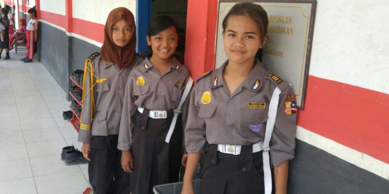 Polisi Kebersihan di SDN 112190 Perkebunan Negeri Lama Seberang, Kabupaten Labuhan Batu, Sumatera Utara. 