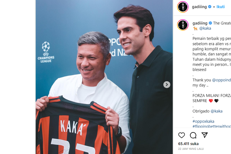 Artis peran Gading Marten berpose bersama legenda sepak bola Brasil, Ricardo Kaka,