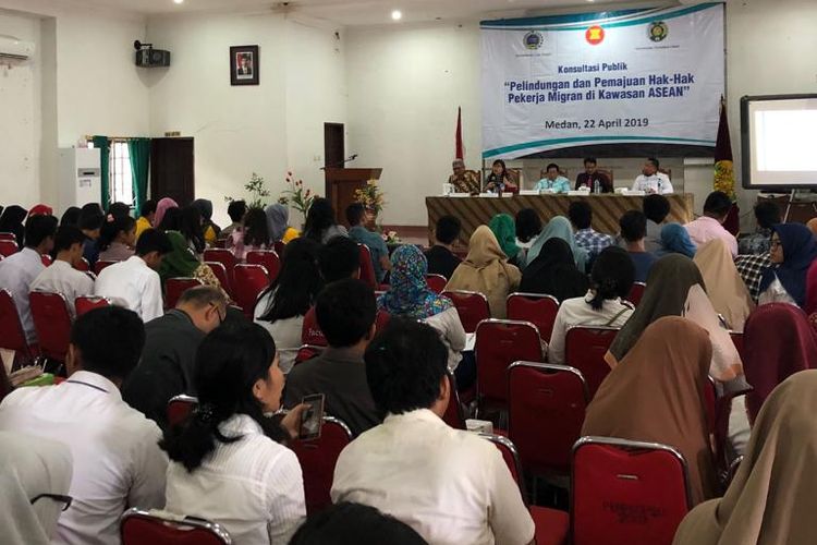 Direktorat Jenderal Kerja Sama ASEAN Kemenlu bersama Pusat Studi ASEAN Universitas Sumatera Utara (USU) Medan menggelar konsultasi publik 22 ? 23 April 2019 guna meningkatkan awareness mengenai pelindungan dan pemajuan Pekerja Migran Indonesia (PMI).