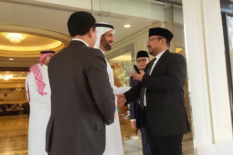Menteri Agama Yaqut Cholil Qoumas bertemu dengan Menteri Haji dan Umrah Arab Saudi Tawfiq F Al-Rabiah di di Jeddah, Minggu (20/3/2022).