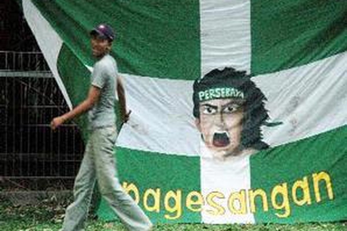 Suporter Persebaya tak bisa mendukung timnya di Bojonegoro.