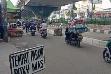 Gara-gara Ditagih Parkir Liar, Jadi Lebih Sering Jalan Kaki