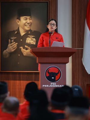 Ketua DPP Puan Maharani membacakan rekomendasi eksternal hasil Rakernas III PDI Perjuangan di Jakarta, Kamis (8/6/2023). Rakernas III PDI Perjuangan menghasilkan 17 rekomendasi eksternal diantaranya mendukung pemerintahan Presiden Joko Widodo dalam memberantas kemiskinan ekstrim dan stunting, mewujudkan kedaulatan pangan dan energi, menginstruksikan kader untuk memenangkan Ganjar Pranowo dalam Pilpres 2024 serta mendorong Pemilu dan Pilpres berjalan jujur dan adil.