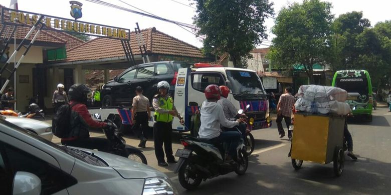 Detik Detik Mobil Patroli Polisi Tabrak 7 Kendaraan Di Malang Halaman All Kompas Com