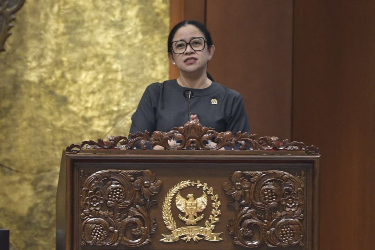 Ketua DPR RI Puan Maharani saat menyampaikan pidato penutupan Masa Persidangan II Tahun Sidang 2025-2026 di Ruang Rapat Paripurna, Kompleks DPR, Senayan, Jakarta, Senin, (8/12/2025).