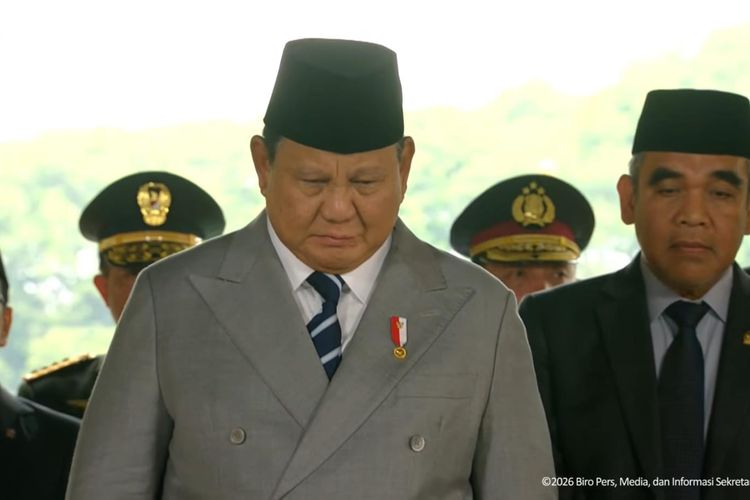 Momen Prabowo Berdoa di Depan Sumur Lubang Buaya, Didampingi Gibran hingga Puan