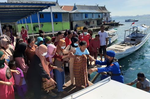 Tak Ada Puskesmas, Nurhayah yang Hendak Melahirkan Dievakuasi dari Pulau Messah dengan Kapal Patroli