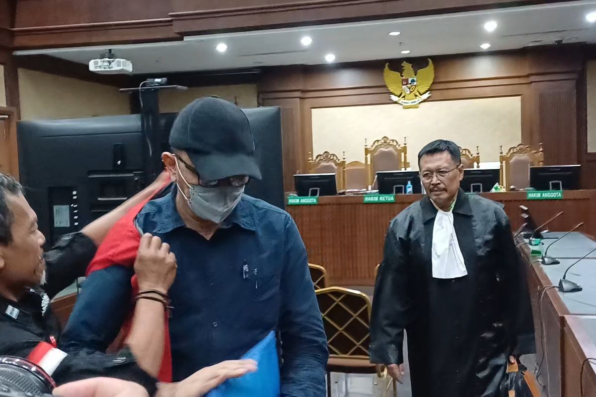 Gaya Tertutup 3 Hakim yang Bebaskan Ronald Tannur, Bertopi dan Selalu Pakai Masker