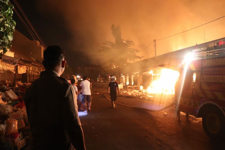 Suasana Pasar Ngunut di Kabupaten Tulungagung, Jawa Timur, yang mengalami kebakaran, Jumat (8/11/2019).