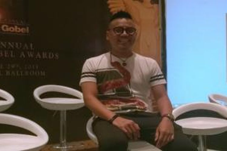 
Pembawa acara, pengusaha, penyanyi, dan pesulap Uya Kuya diabadikan usai konferensi pers Panasonic Gobel Awards, di Hotel Fairmont, Senayan, Jakarta Pusat, Rabu (29/4/2015).
