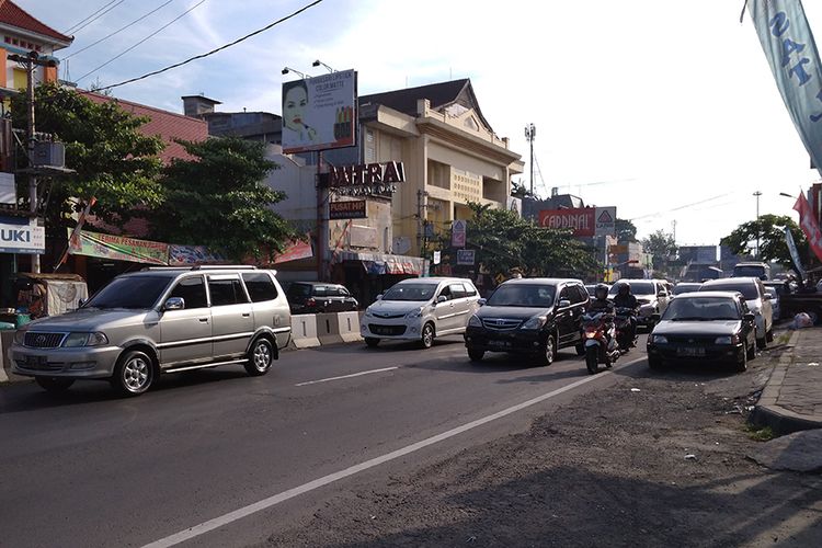 Suasana jalan di Jalan Ahmad Yani Kartsura menuju Kota Solo, Sabtu (24/6/2017)