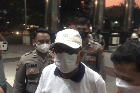 Dijemput Paksa, Wali Kota Ambon Richard Louhenapessy Tiba di KPK