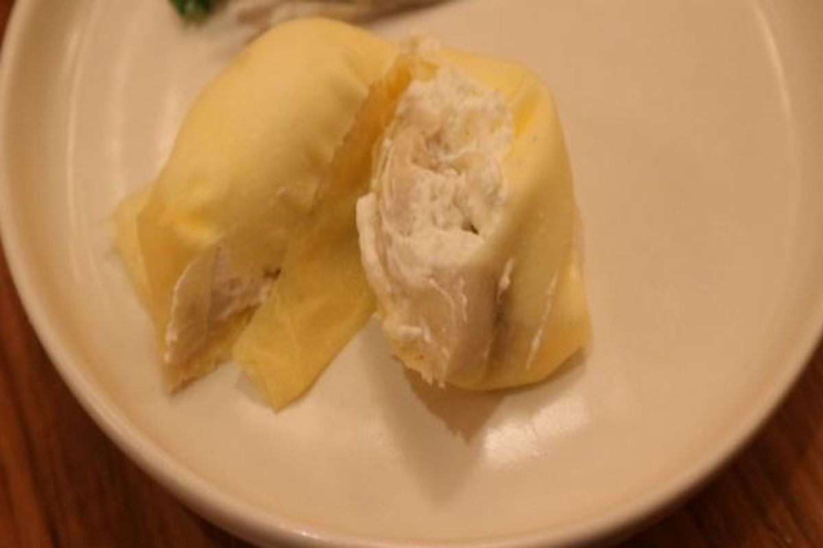 Pancake durian di Restoran Jia, Shangri-La Hotel. 