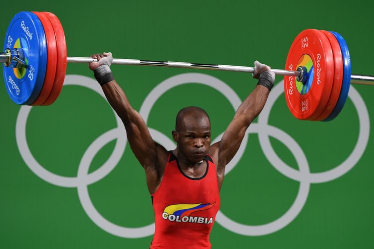 Lifter Kolombia, Edwin Orlando Mosquera Roa, ketika tampil dalam nomor 69 kilogram Olimpiade Rio 2016 pada 9 Agustus 2016. 