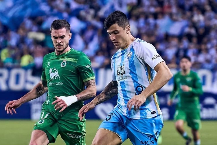Persib Bandung digadang-gadang akan mendatangkan mantan pemain Malaga Sergio Castel pada jendela transfer Januari di Super League 2025-2026. 