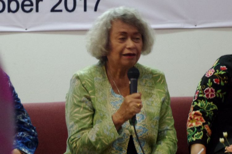 Mantan Hakim Agung Komariah Emong Sapardjaja dalam diskusi di Universitas Padjajaran, Bandung, Rabu (25/10/2017).