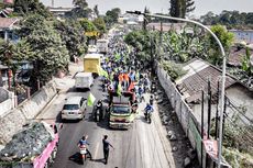 Tolak PHK Massal, Ribuan Buruh di Bandung Barat Konvoi Truk Tambang