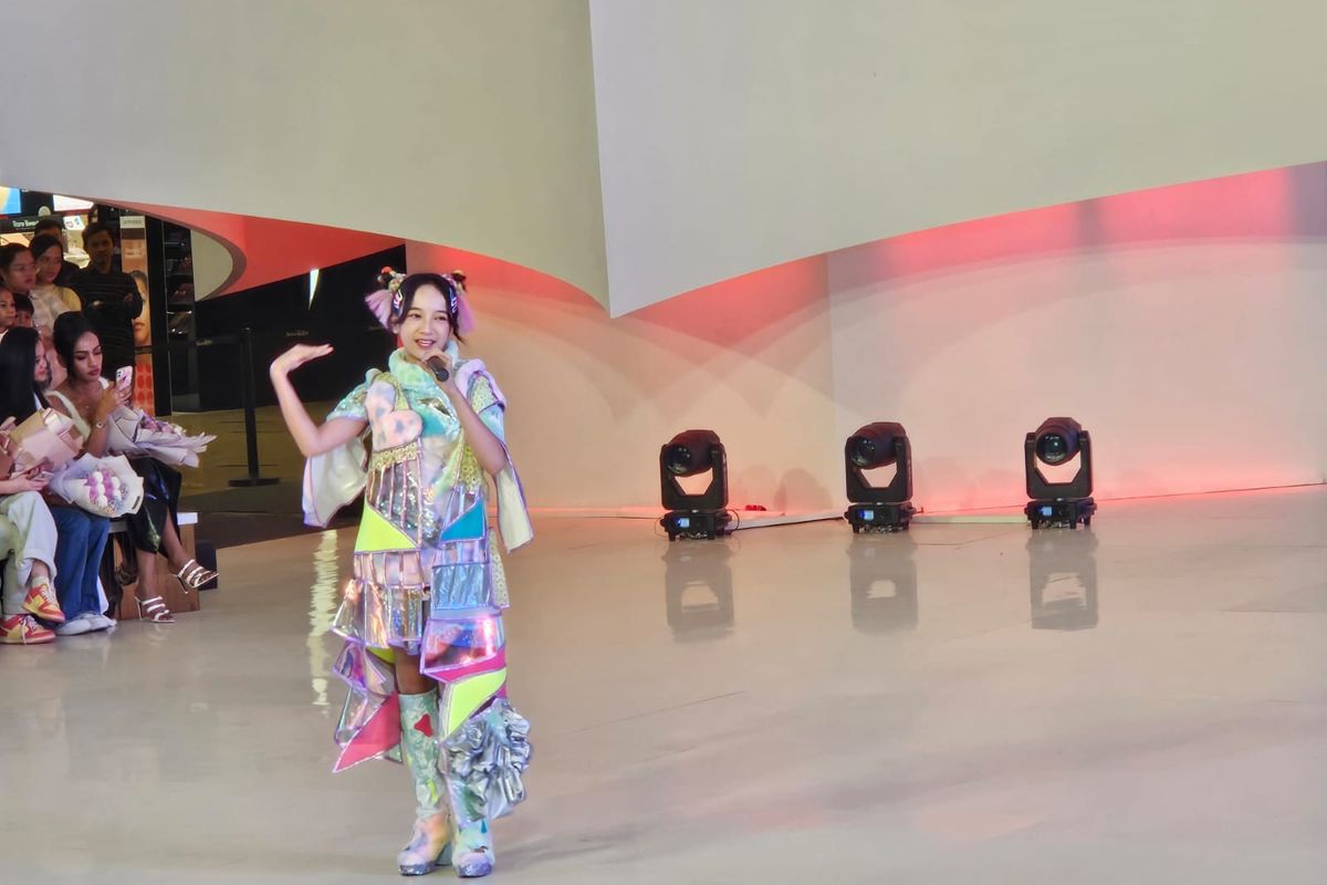 Evolette Alexandra saat tampil dalam peluncuran lagu barunya Pretty Girl Slay.