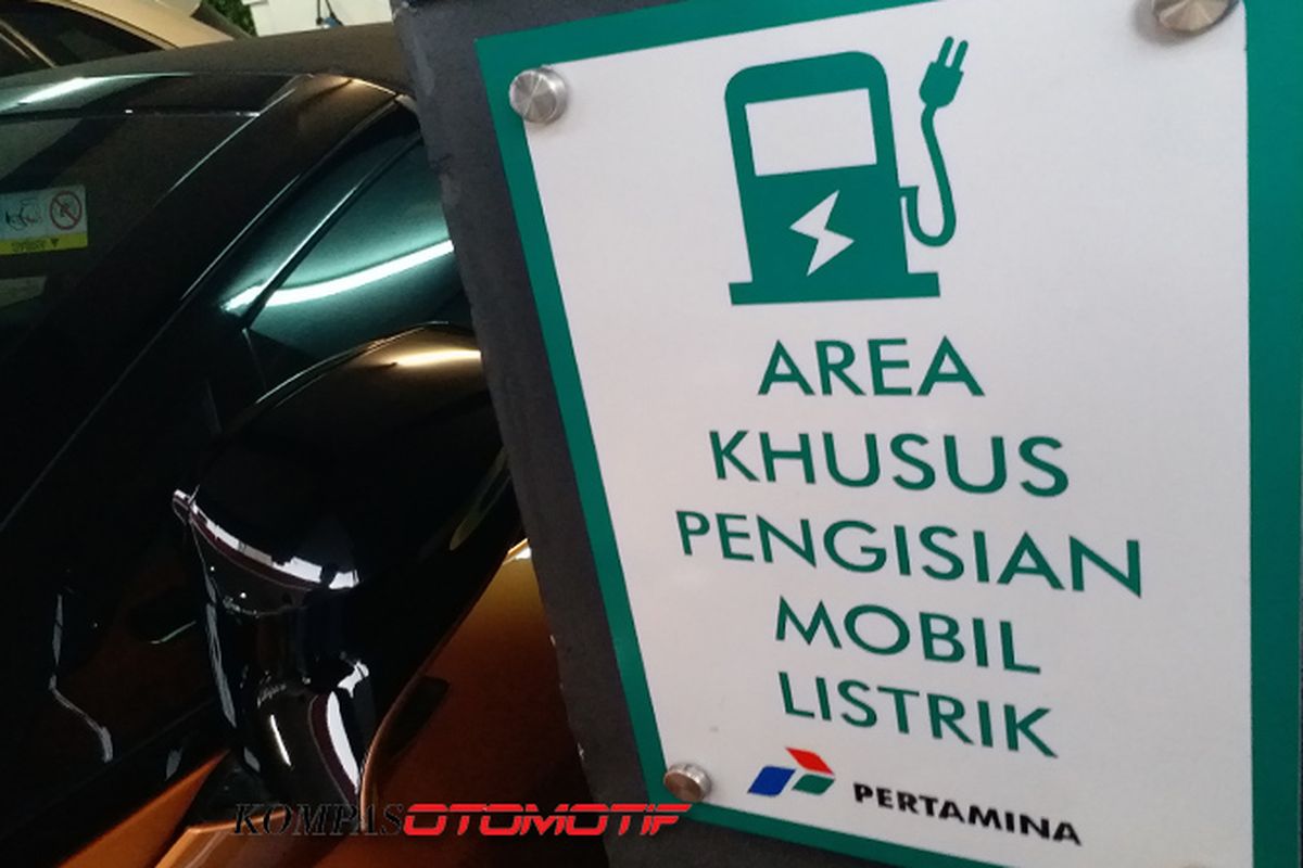 Stasiun pengisian listrik umum (SPLU) Pertamina Green Energy Station