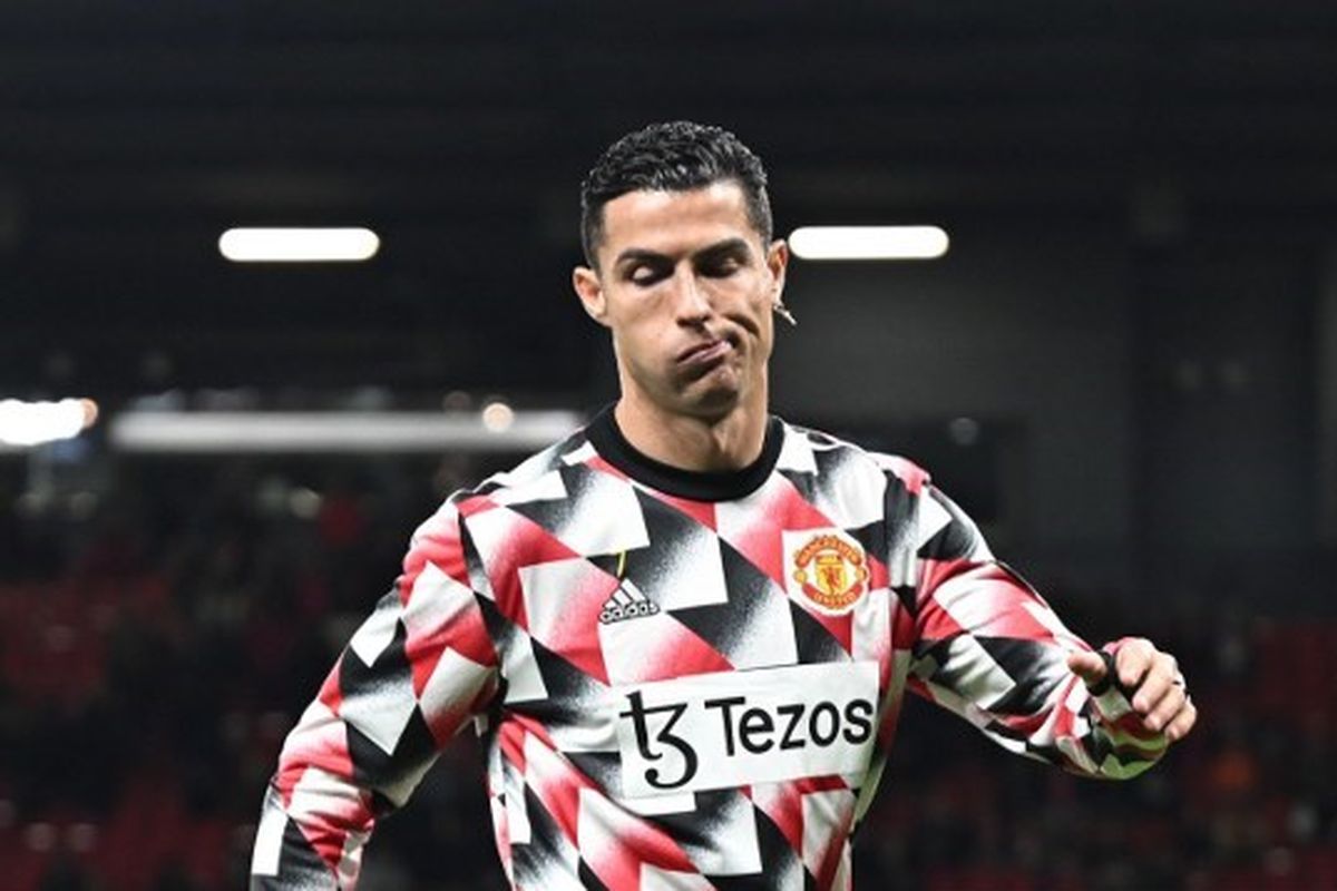 Megabintang Man United Cristiano Ronaldo melakukan pemenangan menjelang laga lanjutan Liga Inggris kontra Tottenham Hotspur di Stadion Old Trafford, Manchester, pada Kamis (20/10/2022) dini hari WIB. Ronaldo mengisi bangku cadangan dan  tak kunjung dimainkan dalam laga tersebut.