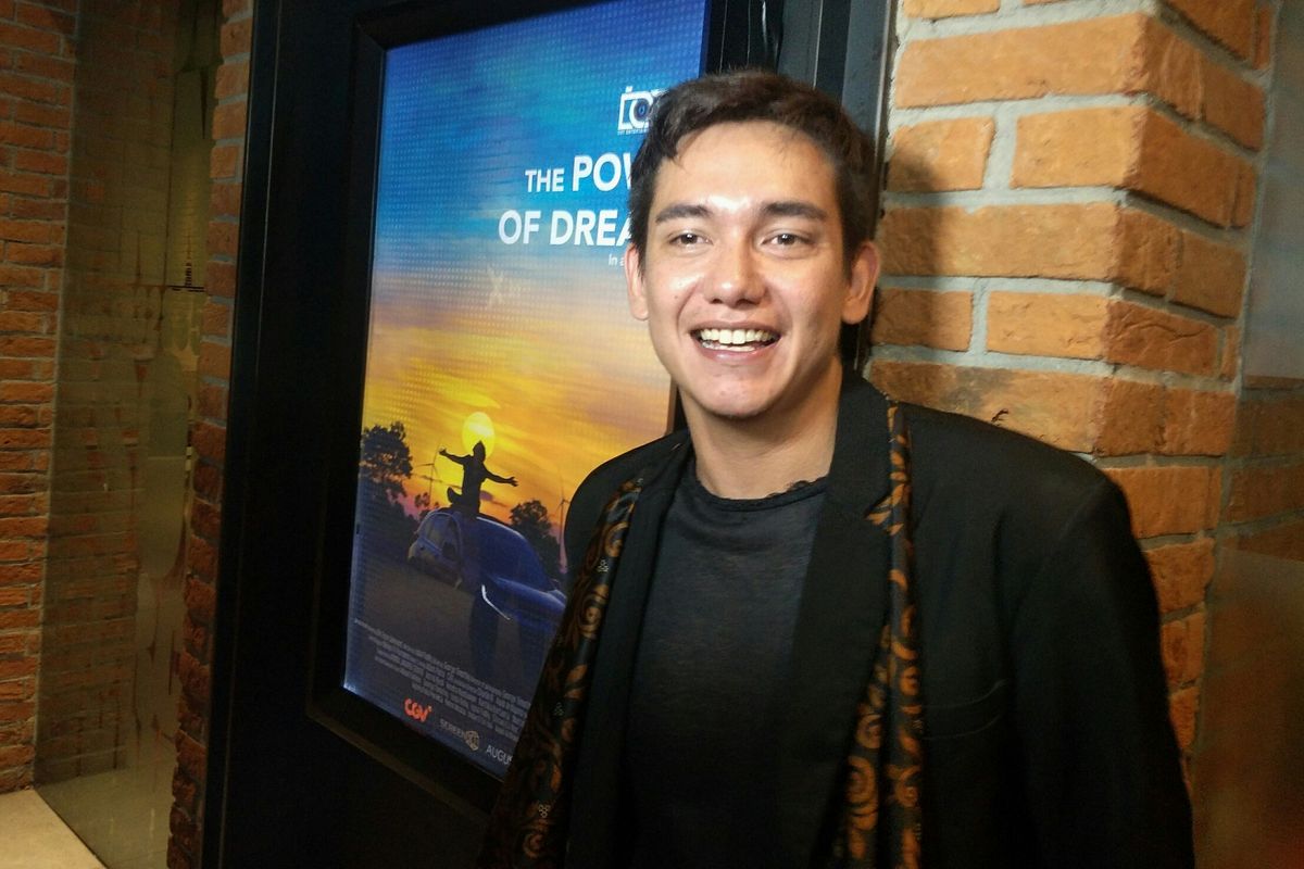 Artis peran Adipati Dolken saat ditemui di sela-sela pemutaran film dokumentar Jelajah Indonesia : The Power of Dreams di CGV Grand Indonesia, Tanah Abang, Jakarta Pusat, Senin (19/8/2019).