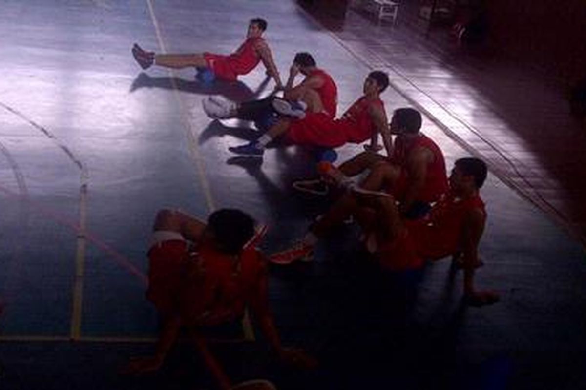 Tim nasional bola basket putra Indonesia hari Senin (26/9/2011) menyelesaikan latihan terakhir di Jakarta sebelum bertolak ke Australia, Selasa (27/9/2011).
