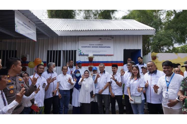 KBN juga mendorong peningkatan jumlah nasabah bank sampah, sehingga semakin banyak warga yang terlibat dalam program ini dan dapat menerapkan pola hidup bersih dan sehat secara konsisten. Foto diambil pada 2022.