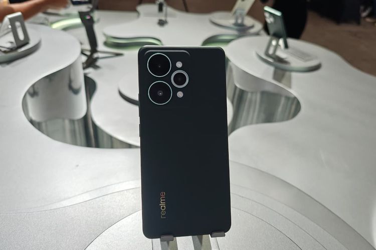 Realme 15 Pro varian warna Velvet Green