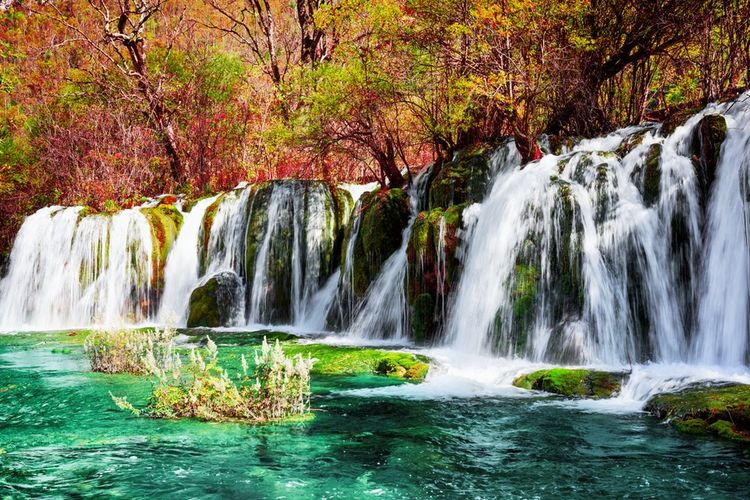 Taman Nasional Jiuzhaigou di Sichuan, China. 