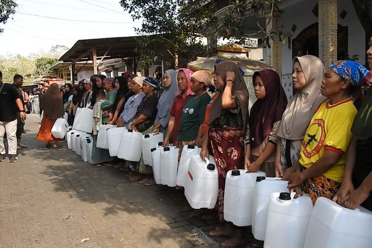 Kekeringan di Pasuruan, Warga Beli Air Bersih Rp 60.000, BPBD Dropping Air Bersih Tiap Hari