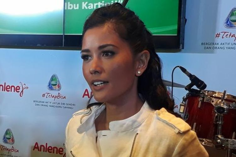 Titi Rajo Bintang ditemui dalam media gathering Anlene #TetapBisa di InterContinental Jakarta Midplaza, Jakarta Pusat, Rabu (8/3/2017).