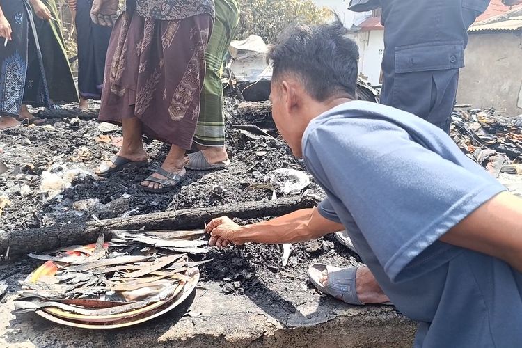 Naskah Lontar Kuno Ikut Terbakar dalam Insiden Kebakaran di Desa Adat Sade