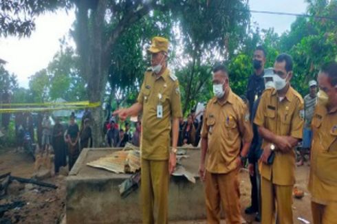 Bupati Ende Kunjungi Korban Kebakaran Rumah Adat di Wolojita, Beri Bantuan 100 Kilogram Beras